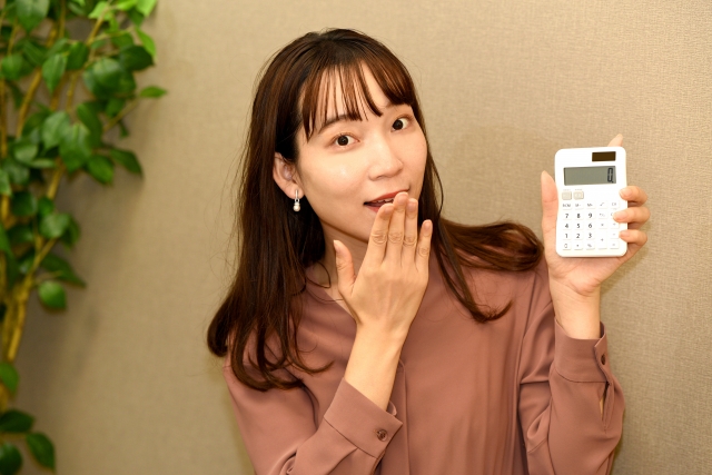 ガス会社を比較したら料金の差が大きくてびっくりする女性
